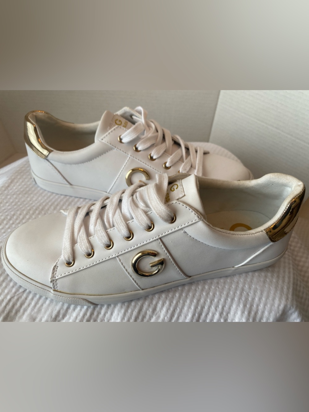 G by Guess White Sneakers with Gold Accents Super Cute Women’s Size 11M NWOT